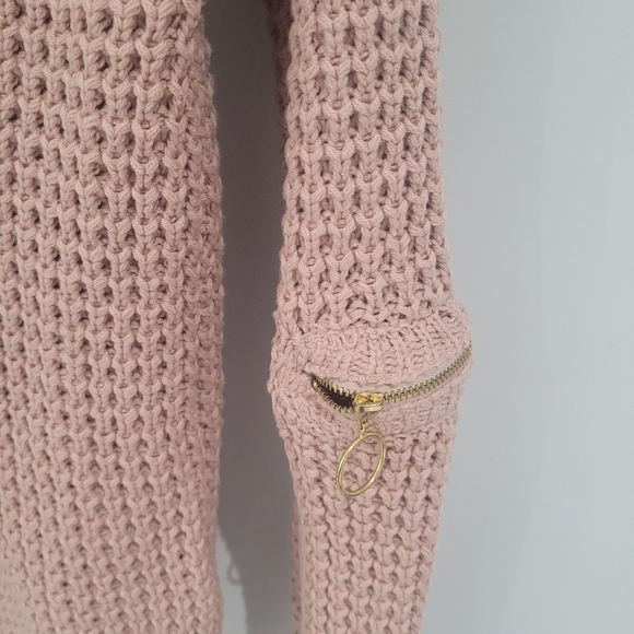 Guess pink sweater with zippers-Medium - Picture 7 of 7